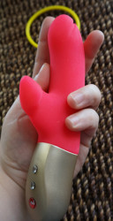 Fun Factory Amorino - small and soft, with a shaft shorter than the length of my open hand