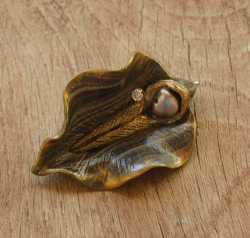 Flower / Yoni / Vulva pendant with a pearl for the clitoris and a tiny faceted gemstone to the right of the clitoris - from TipsyGypsy on Etsy